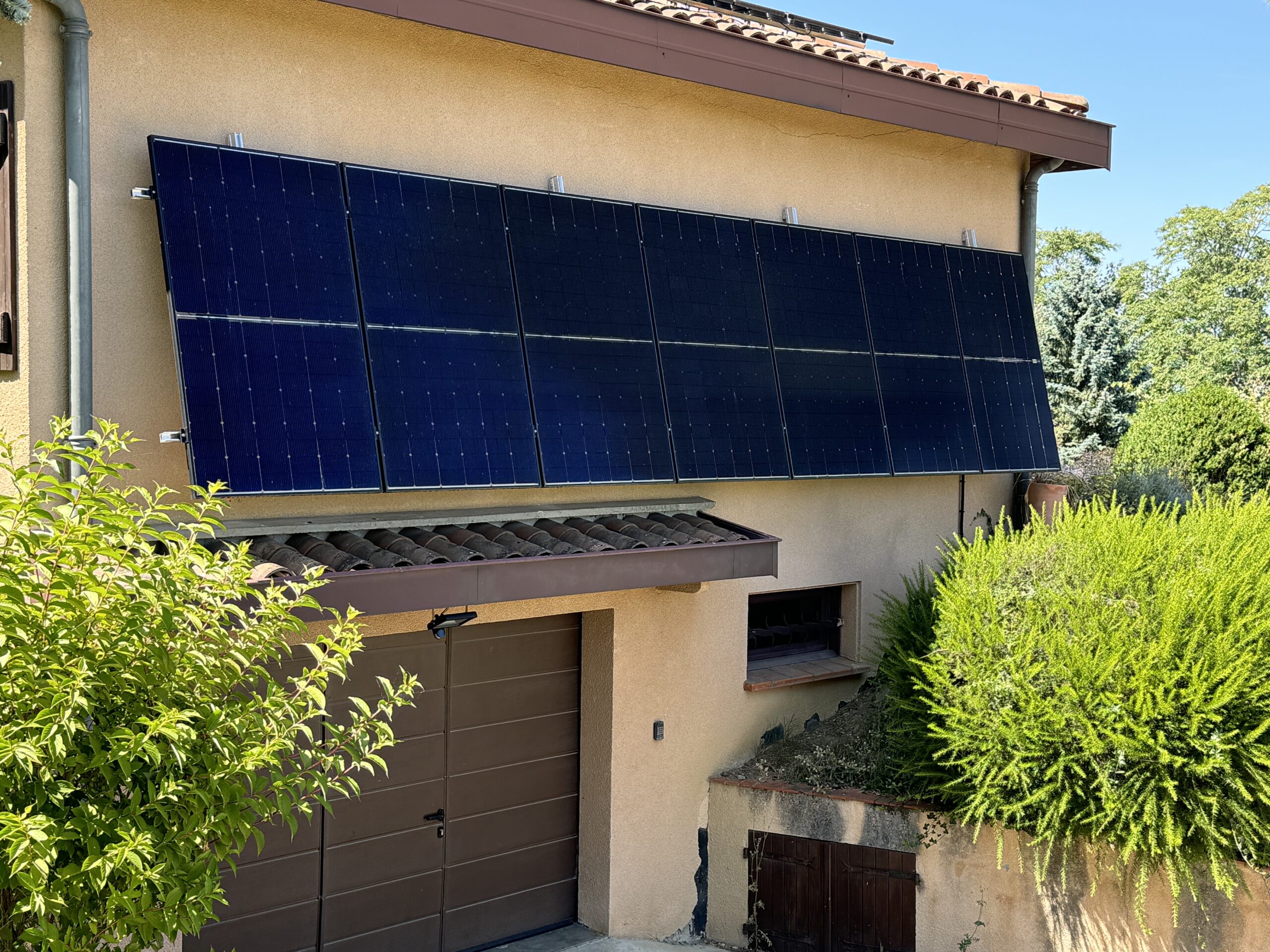 Panneaux solaires sur façade